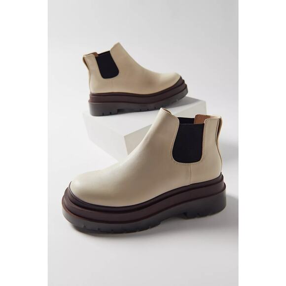 UO Urban Outfitters Dana Short Chelsea Boot Cream Platform Lug Sole Size 7 - Picture 1 of 9
